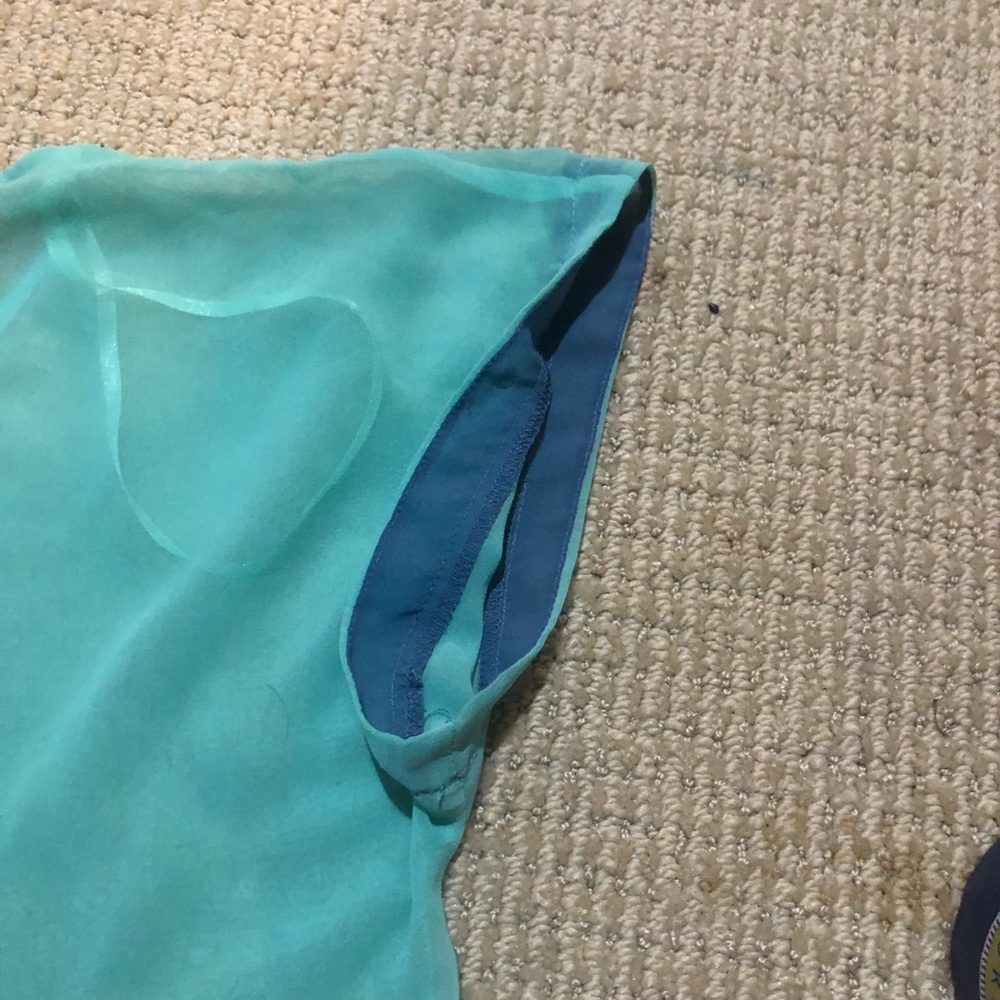 Color Block Cropped Blouse - Picture 4 of 5
